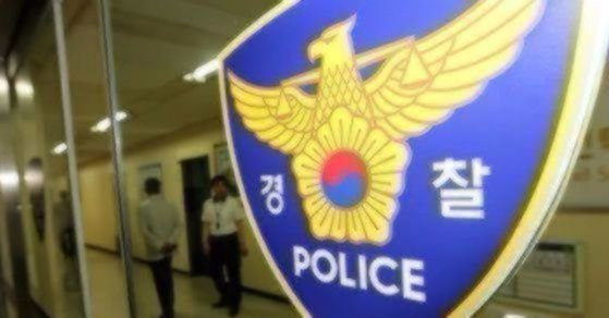 컴퓨터 게임을 그만하라는 어머니를 향해 흉기를 휘두른 초등학생 아들이 경찰에 붙잡혔다. 연합뉴스