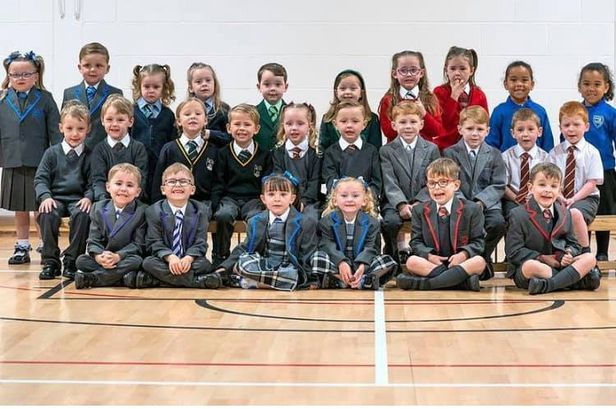 영국 스코틀랜드 인버클라이드 지역에서 쌍둥이 15쌍이 동시에 입학하게 됐다. 이는 역대 두 번째로 많은 동시 입학 쌍둥이 수이다./Emz Fish 페이스북