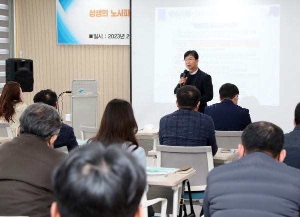 박병규 광산구청장이 7일 광산구 지역경제활력센터에서 열린 기업인 현장설명회에 참석해 인사말을 하고 있다.