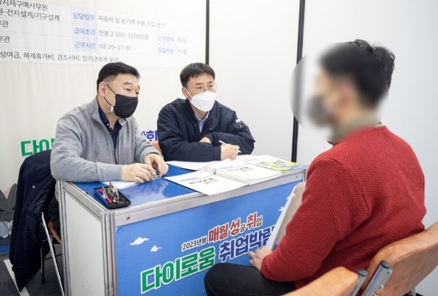 구인·구직 다 잡았다...익산 취업박람회 성공률 ‘UP’