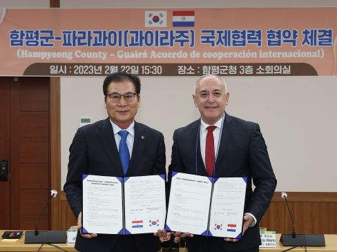 22일 군청 소회의실에서 열린 함평군-과이라주 국제협약 체결식 모습