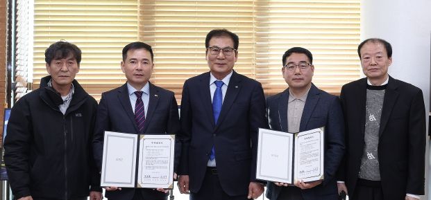 사진 왼쪽 두 번째부터 서성안 세화이엔지 대표, 이상익 함평군수, 최규동 ㈜자인그린바이오 대표