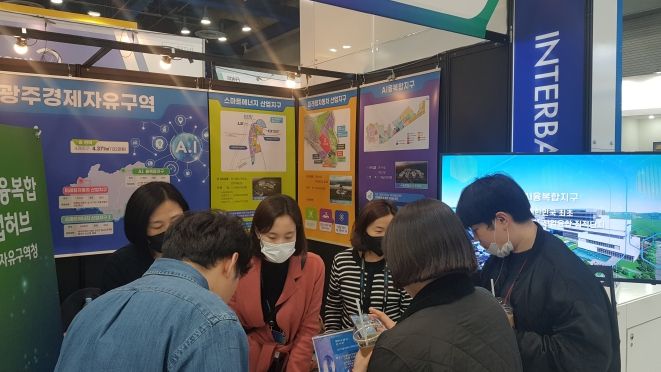 광주경제자유구역청(이하 ‘광주경자청’)이 15일부터 17일까지 서울 코엑스 전시장에서 열리는 ‘2023 인터배터리(Interbattery)’에 참가해 투자유치 활동에 나섰다.