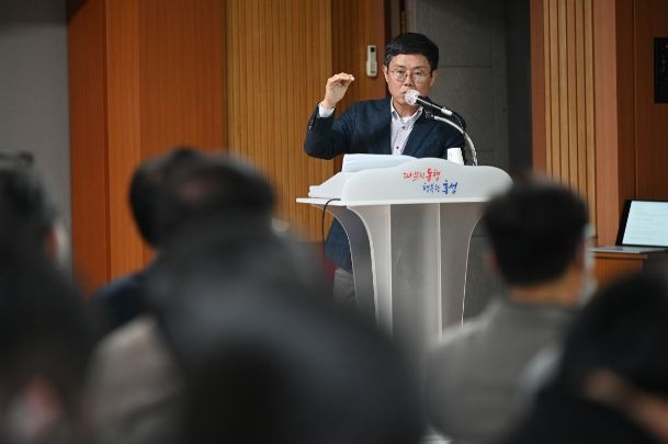 안도걸 前 기재부차관 정부예산 확보 전략특강하는 모습