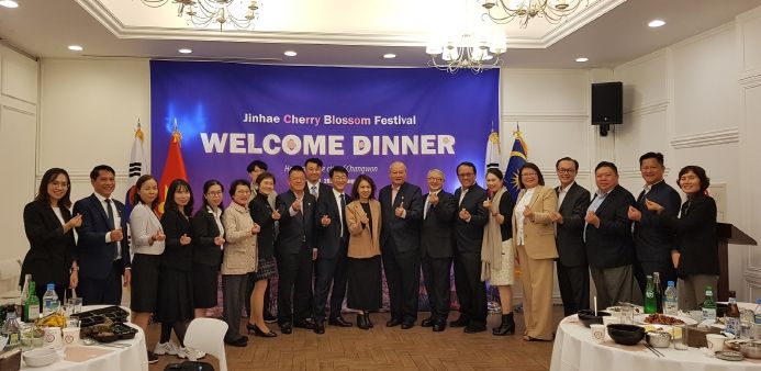 창원특례시 찾은 국제자매도시 방문단, 벚꽃에 취하다