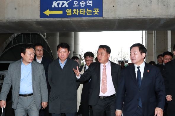 김영환 지사 국토부 장관, 오송역 선하부지 활용방안 논의