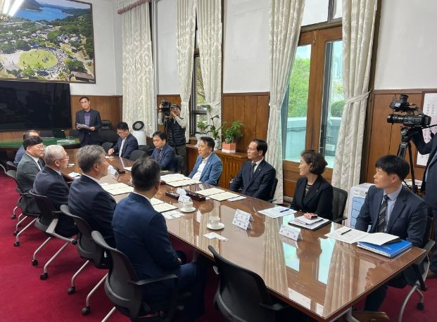 충북도, 연성정밀화학·대한산업보건협회와 투자협약 체결