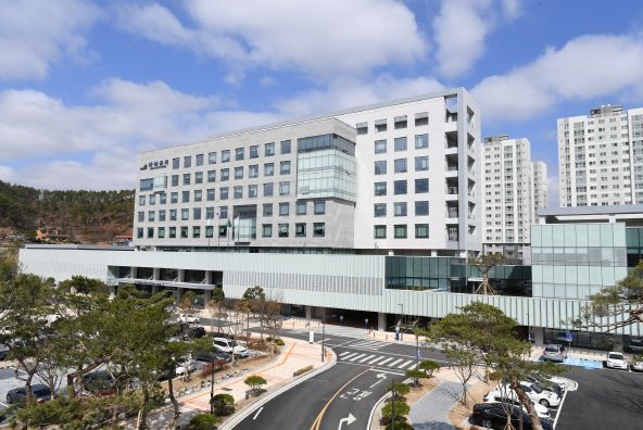 예산군청사 전경