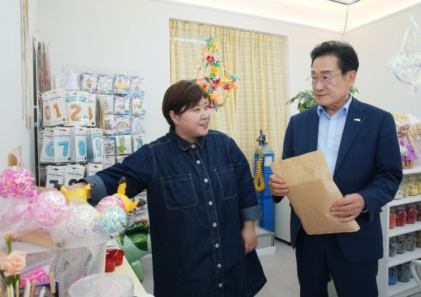 청년 창업가들과 대화하는 영천시장!