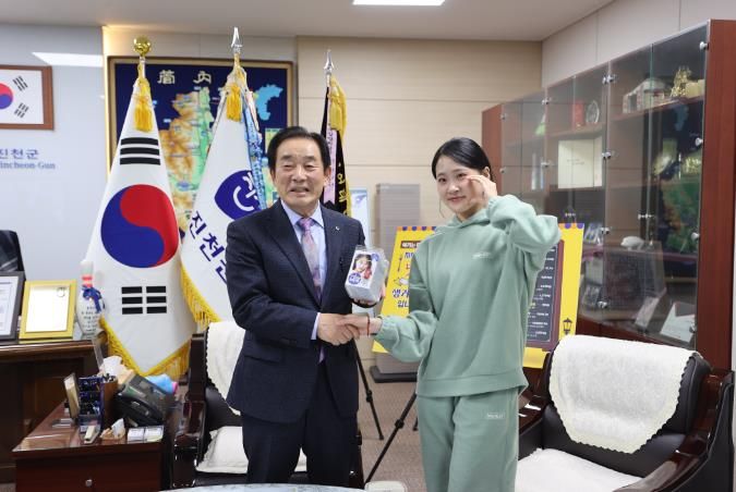 국악트롯 요정 김다현, 제63회 충북도민체전 후원금 200만원 기탁