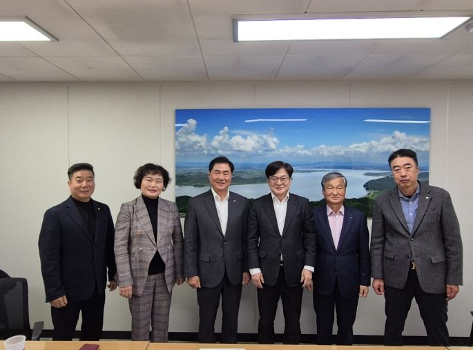 면담 후 단체 사진