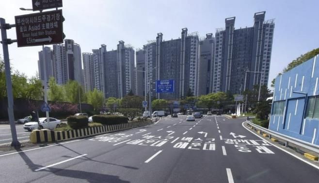 차로를 증설한 원동IC교차로