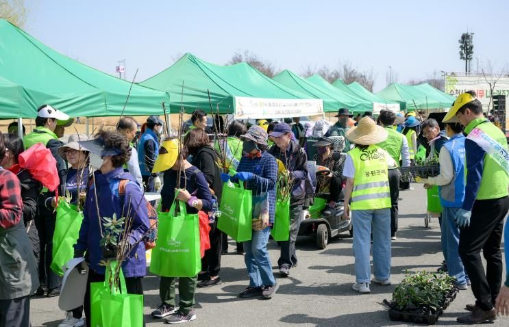 순천시, '내나무 나누어주기 행사' 성료