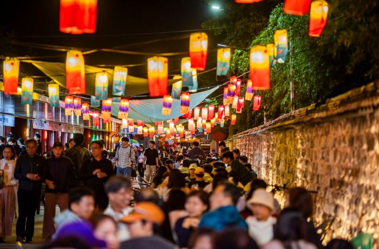 춘향제, 청사초롱 물결