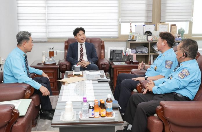 고양특례시의회 김운남 의장, 고양시 모범운전자회와 면담