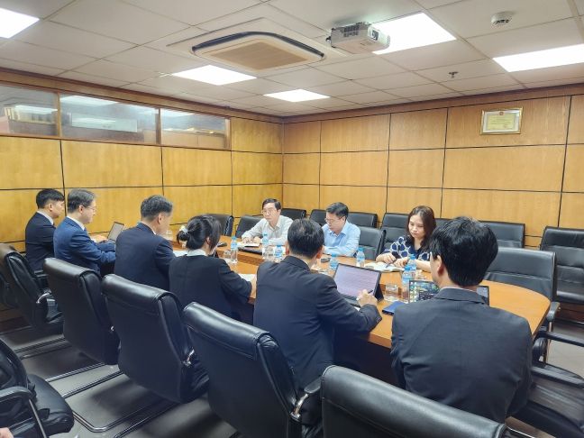 산업무역부 원전담당 부국장 면담