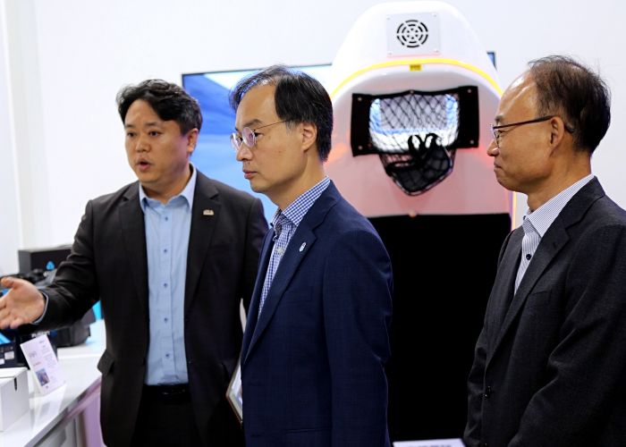 이복원 경제부지사, 충북과학기술혁신원 방문... 과학기술 혁신 현장 점검