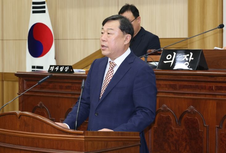 김종훈 울산동구청장은 17일 동구의회 의사당에서 가진 제232회 동구의회 제2차 정례회에서 2026년도 예산안 제출에 즈음한 시정연설을 하고 있다.