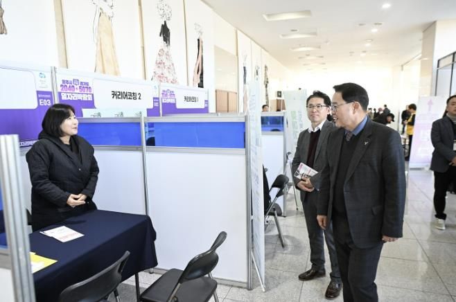 양주시, ‘2025 양주시·경기도 2040+5070 통합 일자리박람회’… 1,000여 명 몰려 열기 후끈