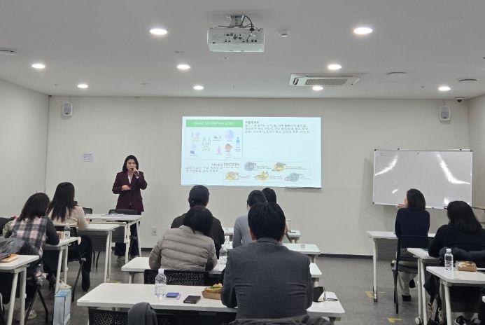 ‘환경호르몬과 여성질환’ 특강하는 박춘선 부위원장