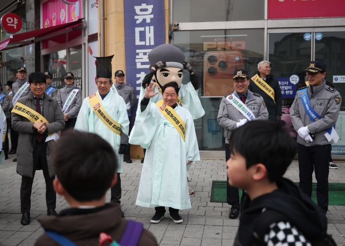 남양주시 다산2동에서 펼쳐진 민·관·경·학 아동 안전 캠페인 …정약용·포돌이 총출동