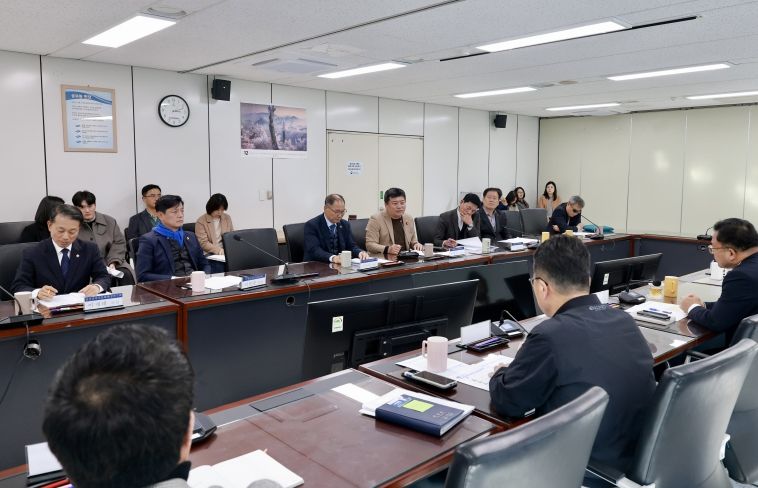전라남도의회 ‘영산강 역사문화환경 연구회’가 광주 영산강유역환경청을 방문해 현안 보고 청취