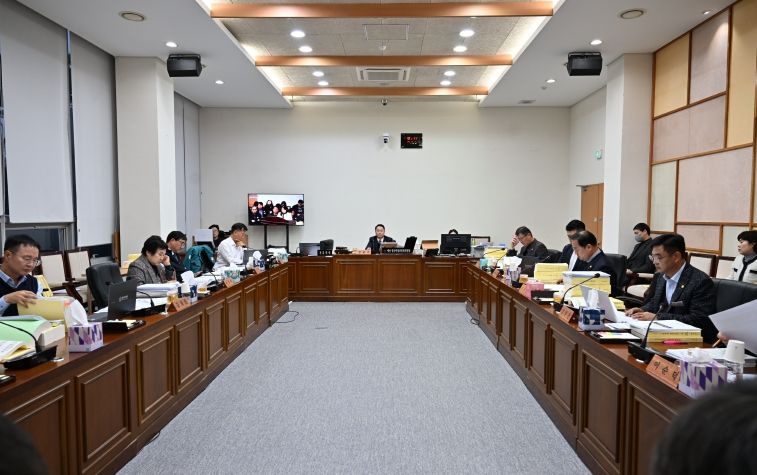 완주군의회 예결특위, 2026년도 예산안 본격 심의