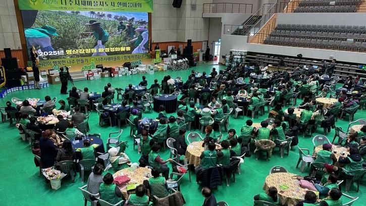 나주시는 지난 10일 나주종합스포츠파크에서 새마을지도자 협의회원이 함께하는 ‘2025년 나주시새마을지도자 한마음대회’를 성황리에 개최했다.