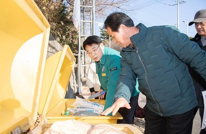 윤일현 부산 금정구청장, 동절기 민생 안정을 위한 현장 방문