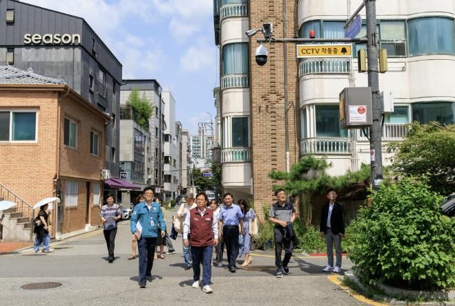 노후 CCTV 점검에 나선 박강수 마포구청장