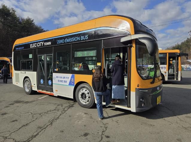 저상형 전기버스 운행 모습