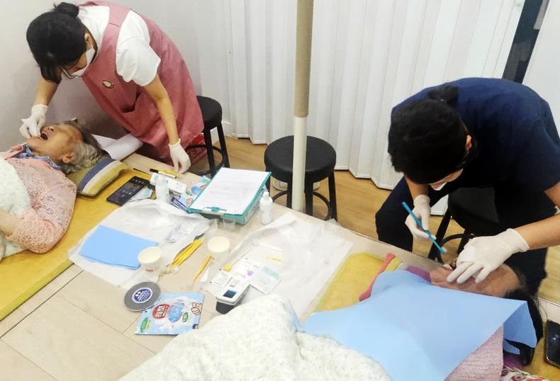 방문 구강진료 모습