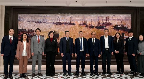 부천시 대표단은 5일 하얼빈 양수펑 부시장과 오찬 간담회 후 기념사진을 촬영했다.