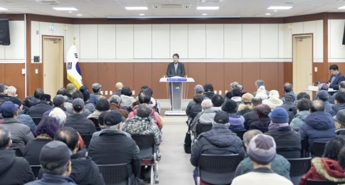 지난 14일 청양구지자연구회 연시총회에서 김돈곤 군수가 인사말을 전하고 있다.