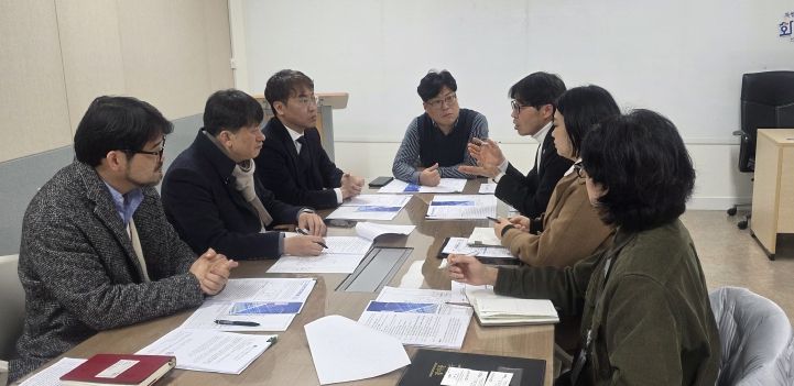 화성특례시의회 의회운영위원장, 도시건설위원회 소속 김영수 의원이 동탄 현민초 옹벽 민원 해결 위한 3차 간담회를 개최하였다.