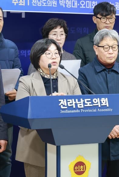 지난 1월 19일, 도의회 브리핑룸에서 열린 ‘광주-전남 행정통합, 농어촌 축소위기 대책이 부실하다’ 기자회견에서 오미화 의원이 발언하고 있다.