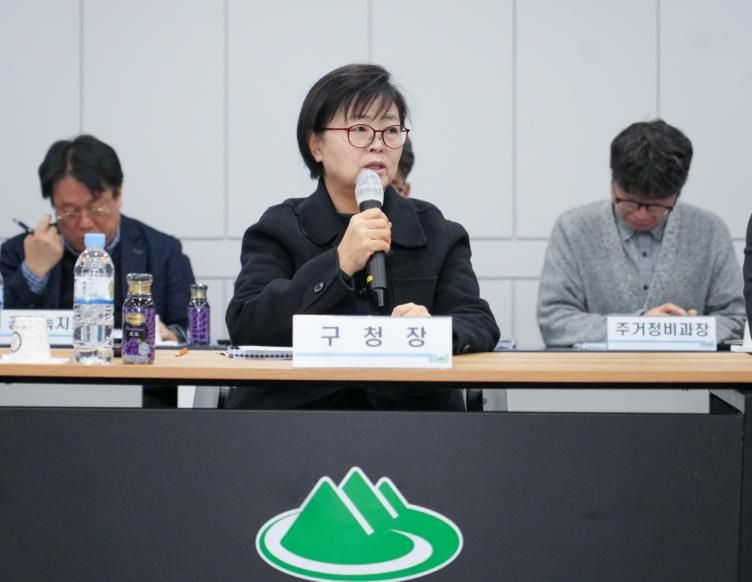 이순희 강북구청장(가운데)이 지난해 2월 개최된 ‘주거지정비 기본계획 중간보고회’에서 발언하고 있는 모습