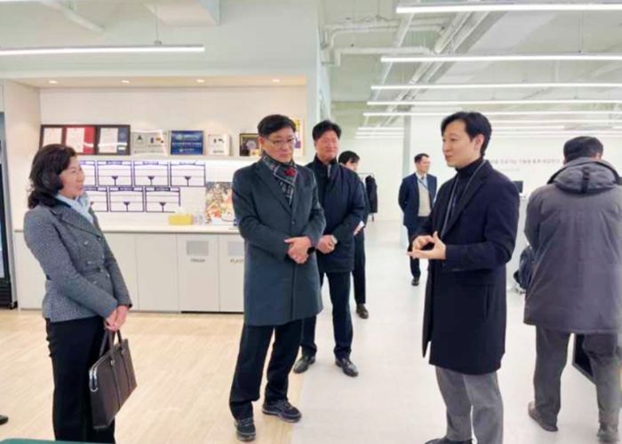 함양군은 지난 30일 인천광역시에 있는 ‘몬드리안 AI’ 본사를 방문해 오리드코리아 주식회사 최중림 대표, 몬드리안 에이아이(주) 홍대의 대표 등 투자사 대표를 만나, ‘함양 AI 데이터센터’ 투자 진행 현황을 논의했다고 밝혔다.