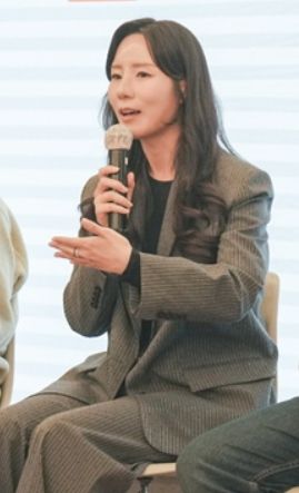 배리어프리 도시 구축을 위한 의정활동 소개하는 윤정회 의원.