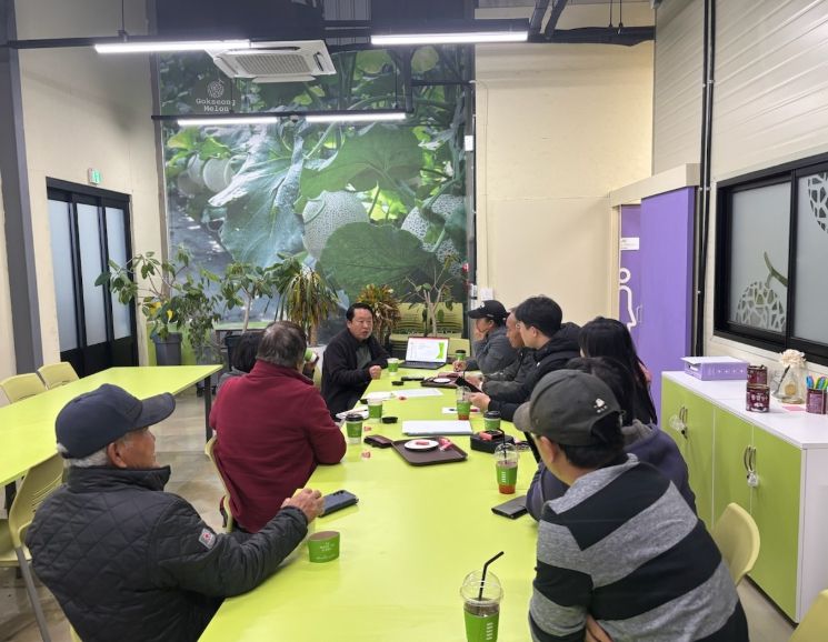 농업인 연구회를 대상으로 품종에 대한 이론교육을 추진하고 있다.