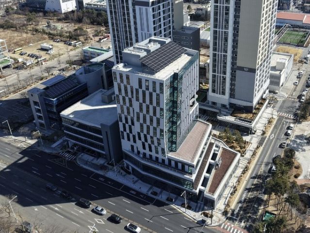 '피지컬 AI 확산센터’가 들어서는 경기시흥 AI 혁신센터(정왕어울림센터) 외관