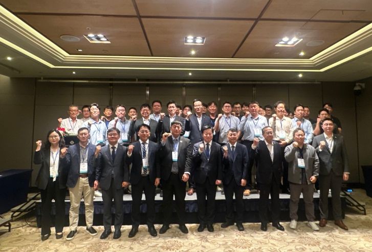 인천항 호치민 포럼에서 기념사진을 촬영하고 있다.