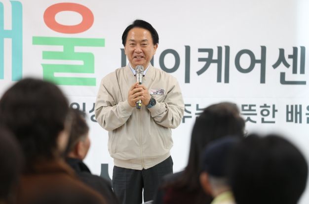 ‘구립가재울데이케어센터’ 준공식에서 이성헌 서대문구청장이 인사말을 하고 있다.