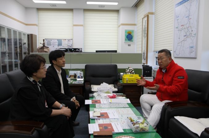 4월 3일(금) 요양보호사 근무환경 개선 방안을 논의하기 위해 관계자와 면담했다.