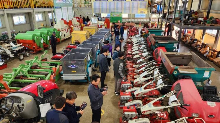 함평군 농업기술센터 불용 임대농기계 현장 공매 모습